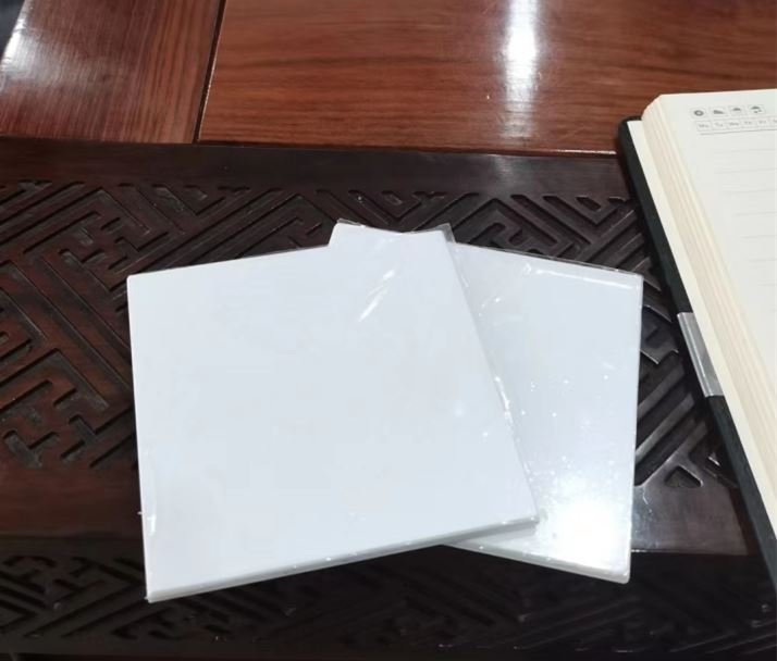 Compare of Zeus extreme white quartz stone and pure white Horizon 2