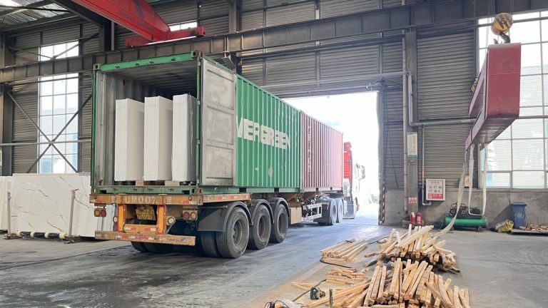 quartz stone calacatta loading on 20GP container 1