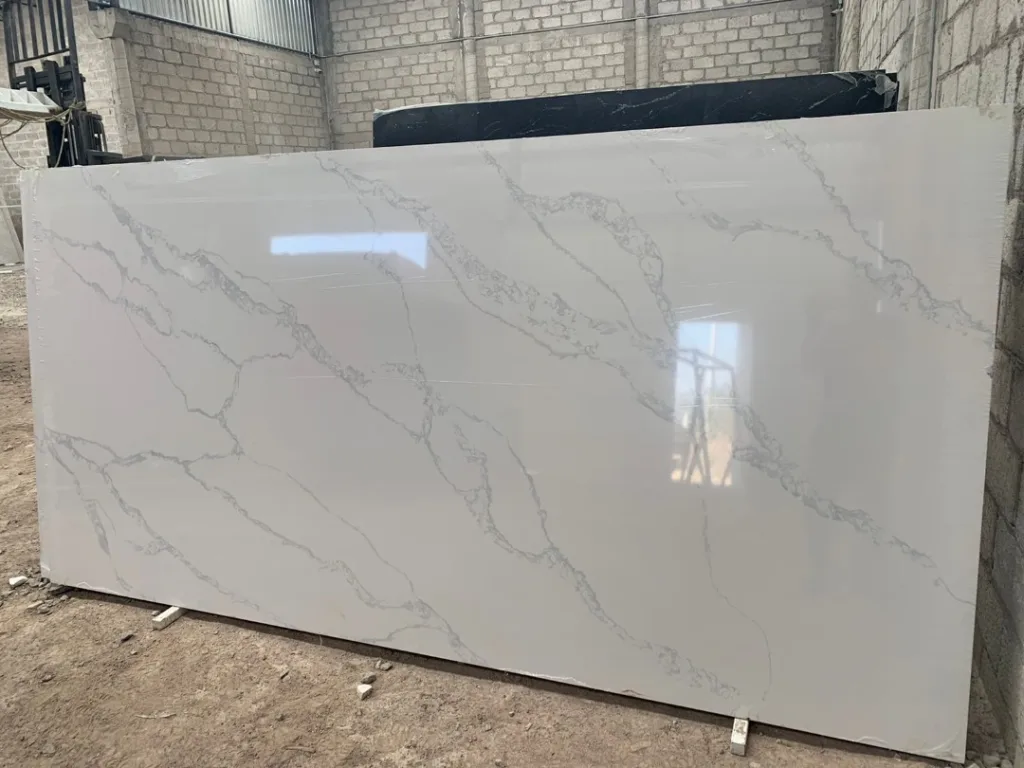 Cuarzo piedra calacatta blanco 8008