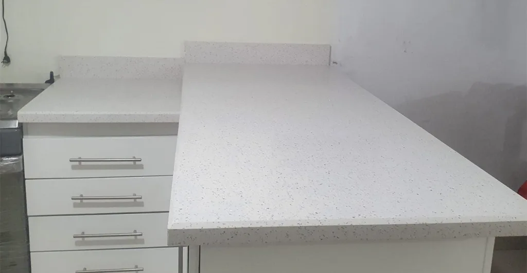 Quartzo Pedra diamond white countertops