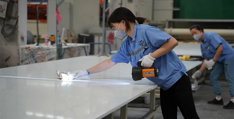 Production de dalles de pierre de quartz Horizon