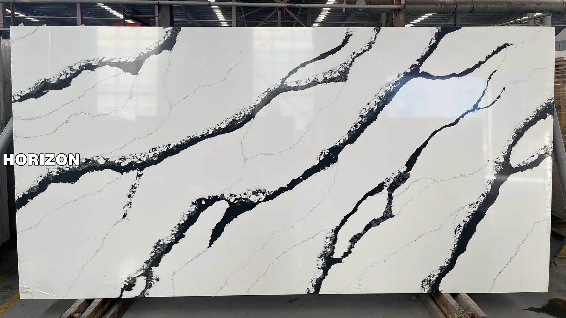 Quartz Calacatta 6132 With Black Veins