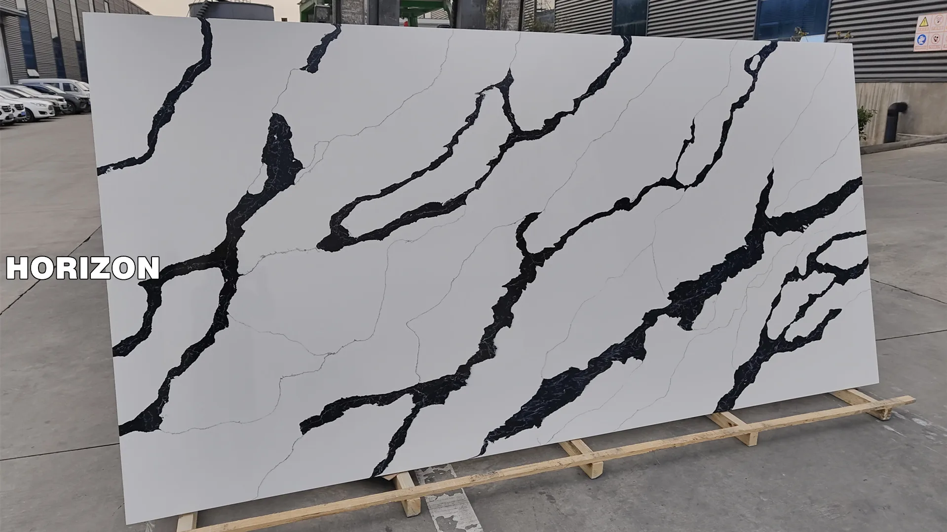 Quartz Calacatta 6853 With Black Veins